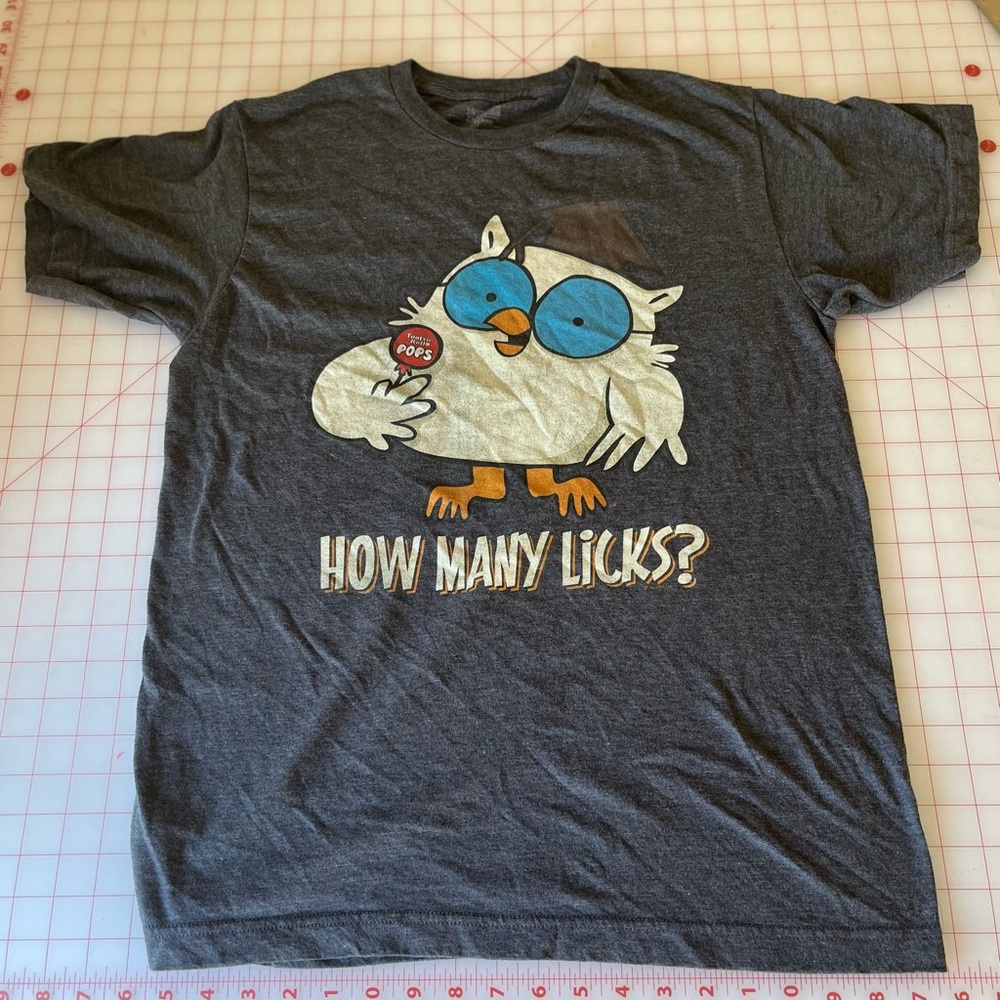 How Many Licks? Retro Tootsie Pop Owl Graphic  T-Shirt - Gray, Medium
